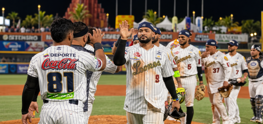 COMENZÓ EL CAPÍTULO 2026 DE LA RIVALIDAD MÁS GRANDE DEL BÉISBOL CARIBEÑO: LEONES DEL CARACAS VS. NAVEGANTES DEL MAGALLANES